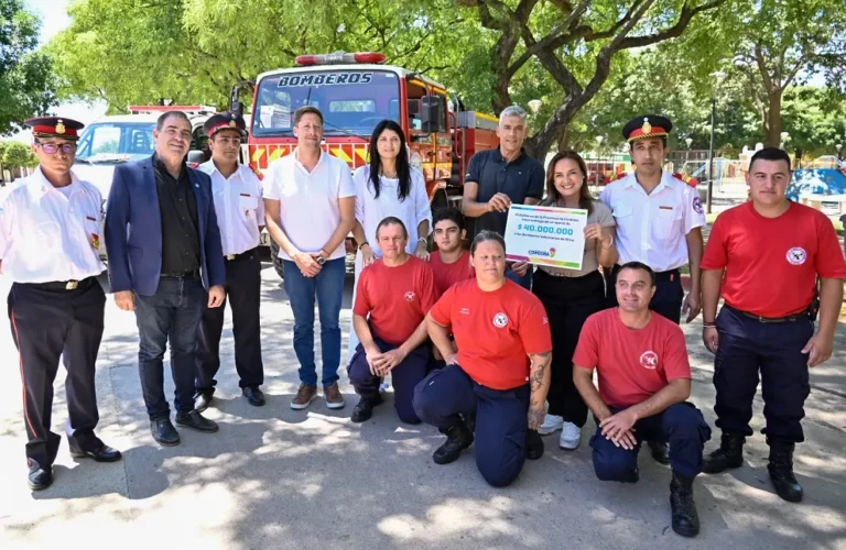 Prunotto entrega 40 millones a bomberos voluntarios de Oliva