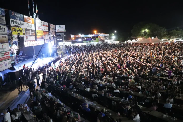 Exitosa primera noche del Festival Folclore en el Agua