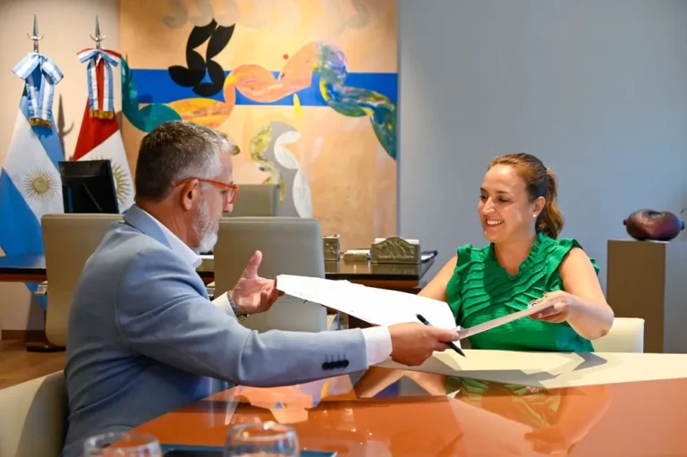 Prunotto firmó un convenio entre la Legislatura y Caja de Jubilaciones