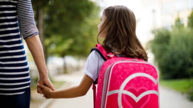 Ayuda escolar anual 2025