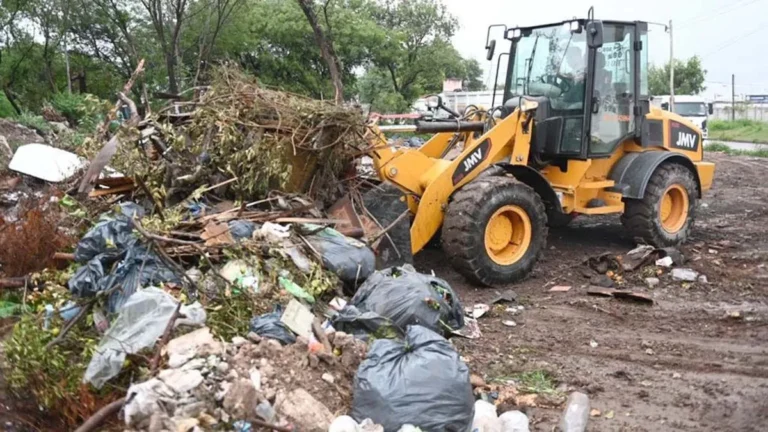 Más de 100 toneladas de basura retiradas de un basural en Córdoba