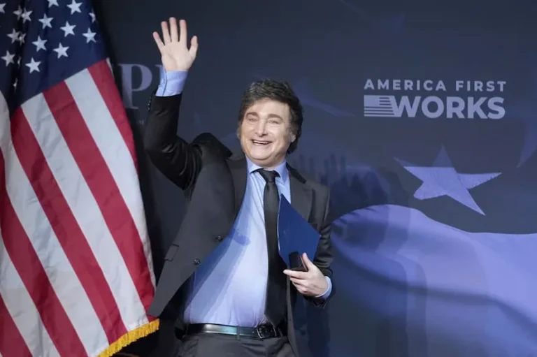  Milei viaja a Estados Unidos junto a Karina, Caputo y Adorni