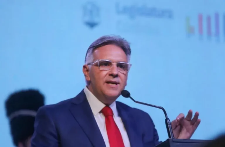 Llaryora anunció que reducirá un 30% las agencias del Estado