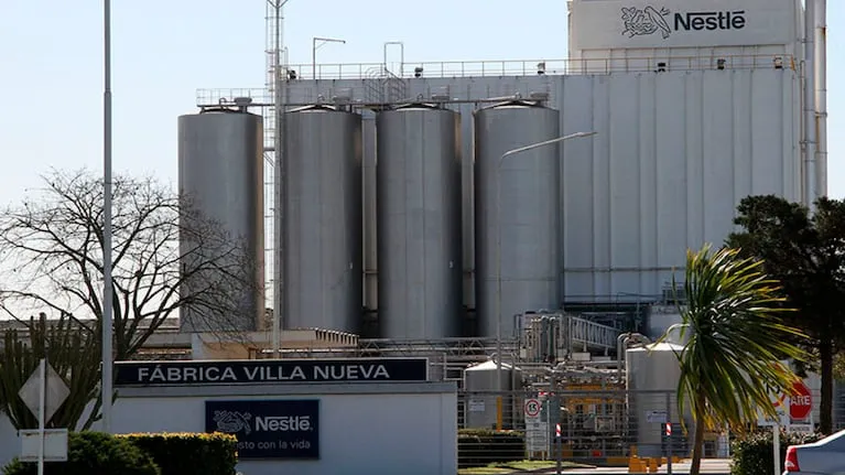 Nestlé frenó la producción en su planta de Villa Nueva