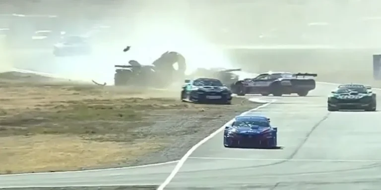 Brutal accidente en el TC: hay dos pilotos hospitalizados