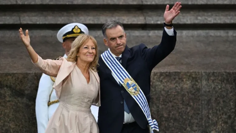 Yamandú Orsi asumió como nuevo presidente de Uruguay
