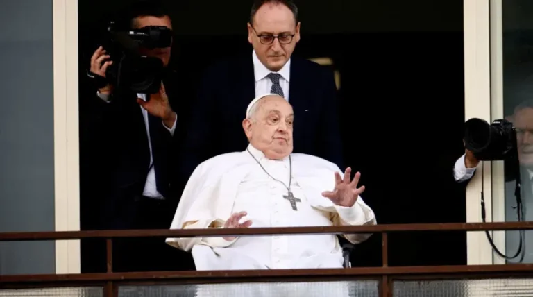 El Papa Francisco fue dado de alta