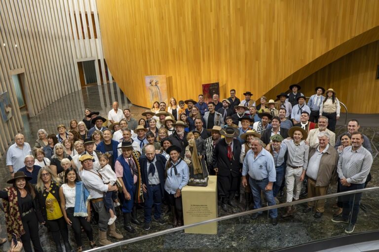 Presentación en la Legislatura de Córdoba: Entre nubes