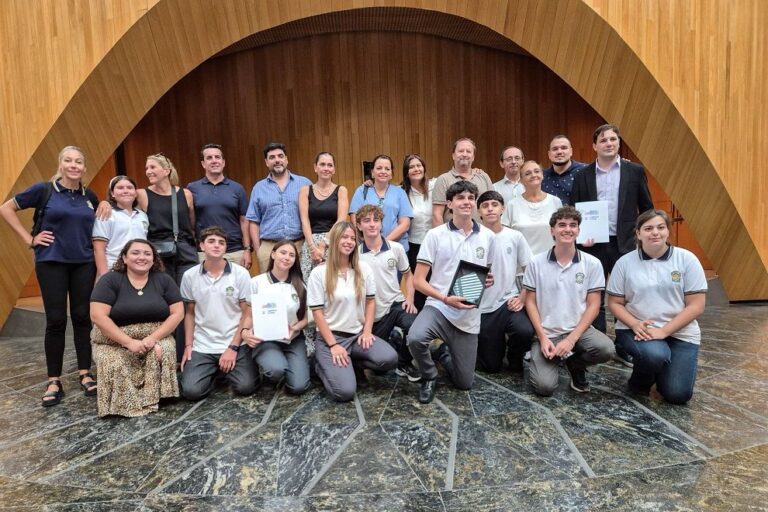 Reconocimiento legislativo a estudiantes por un proyecto sustentable