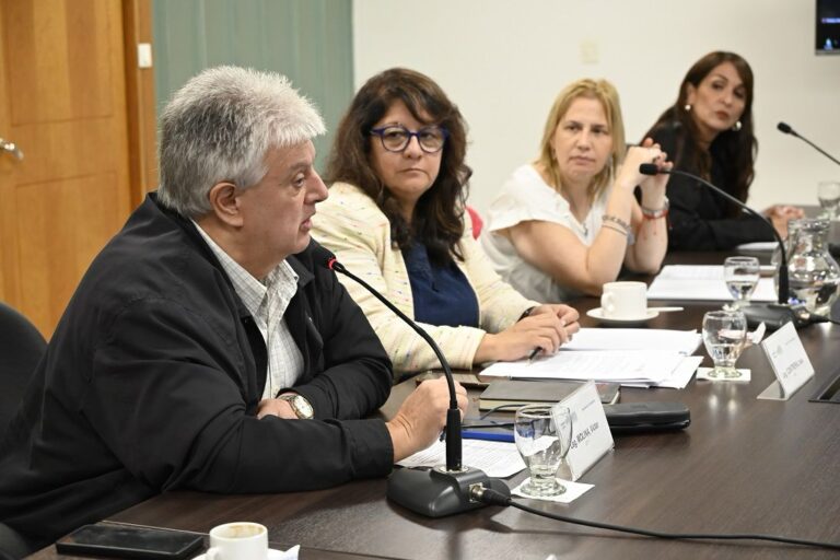 Legislatura pide informes de obras públicas y servicios 