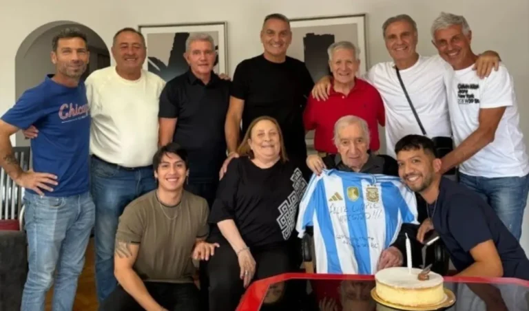 Bilardo cumplió 87 años y lo festejó junto a algunos campeones del mundo