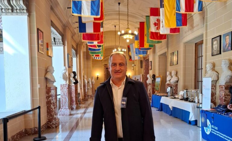 Intendente de Santiago Temple en foro de la OEA