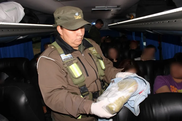 Encuentran droga y armas en operativos en Córdoba y San Juan