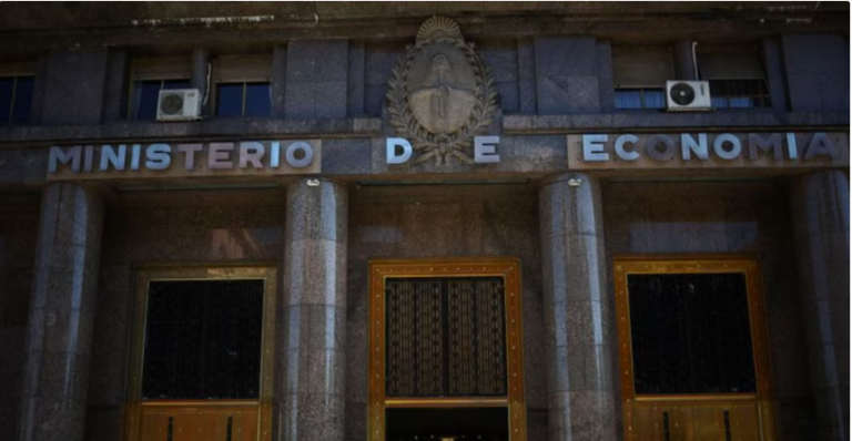 El Gobierno nacional ofrecerá bonos atados al dólar oficial