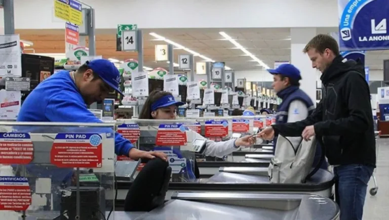 El Gobierno no homologará el acuerdo de los empleados de Comercio