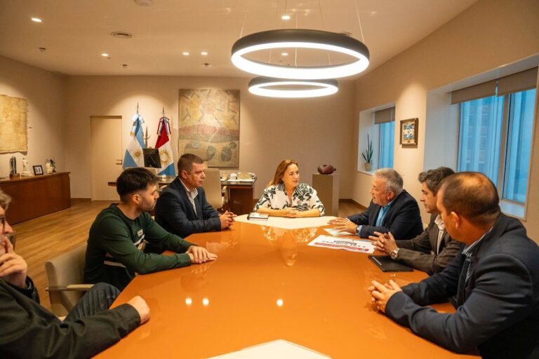 Prunotto entregó créditos a dos localidades