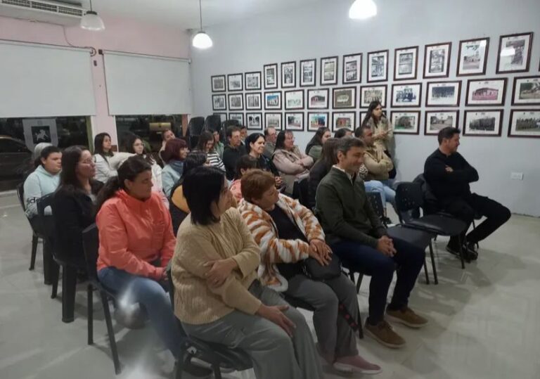 Valiente junto a Consejo Joven