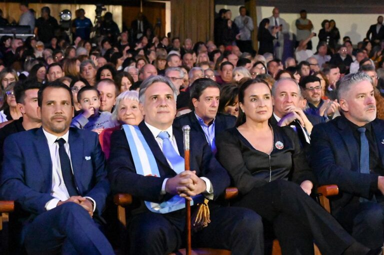 Prunotto junto a Llaryora en los festejos patrios