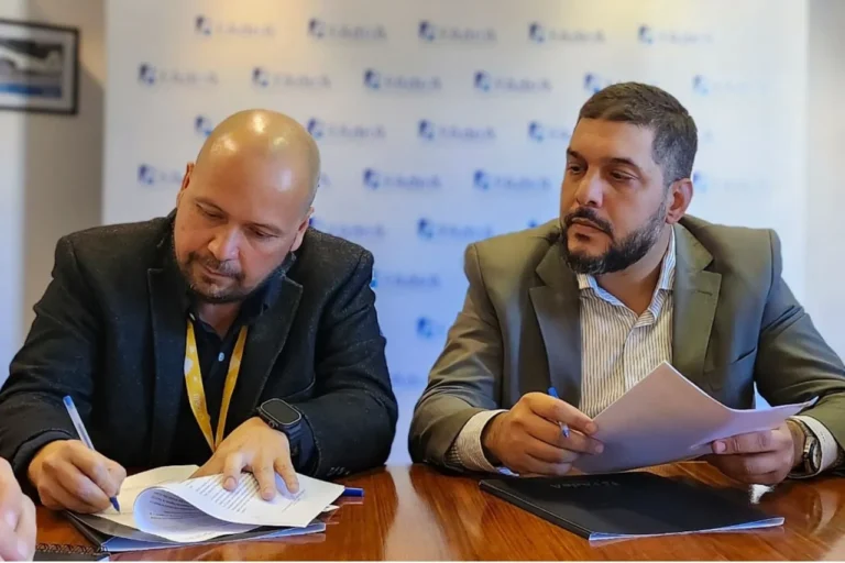 FAdeA y Flybondi firmaron un acuerdo estratégico