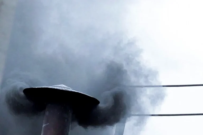 Fumata negra: sin Papa