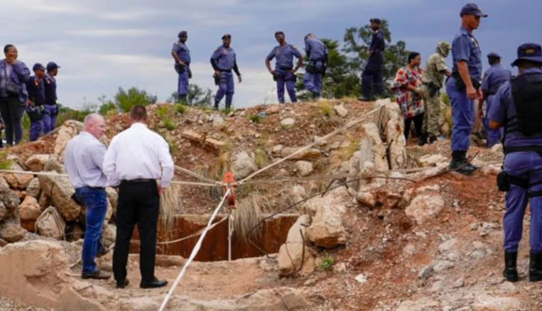 260 mineros atrapados en Sudáfrica