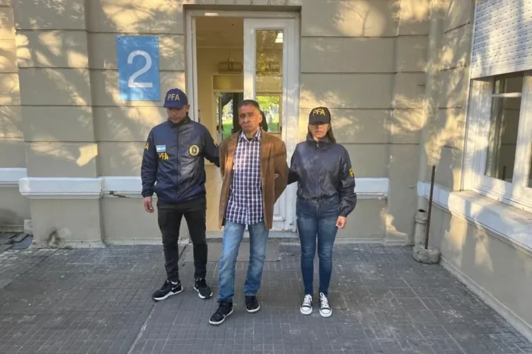 Expulsaron a un colombiano y un chileno por delitos contra la propiedad