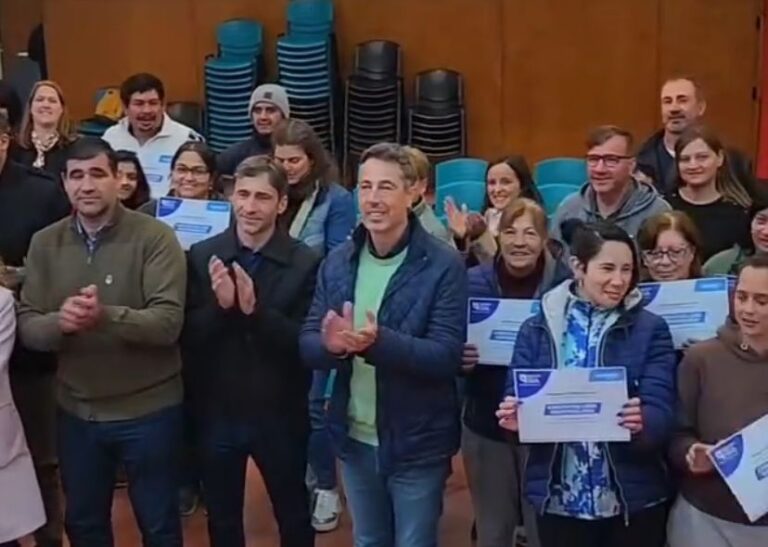 Importante Visita Oficial y Entrega de Créditos en Calchín Oeste