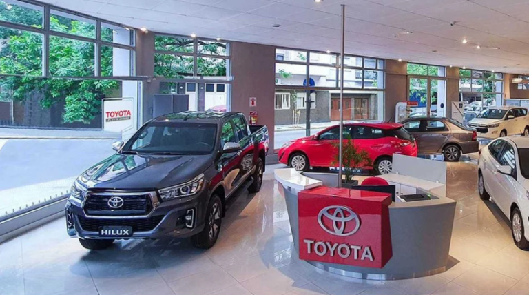 Toyota comienza a aceptar dólares para la compra de vehículos