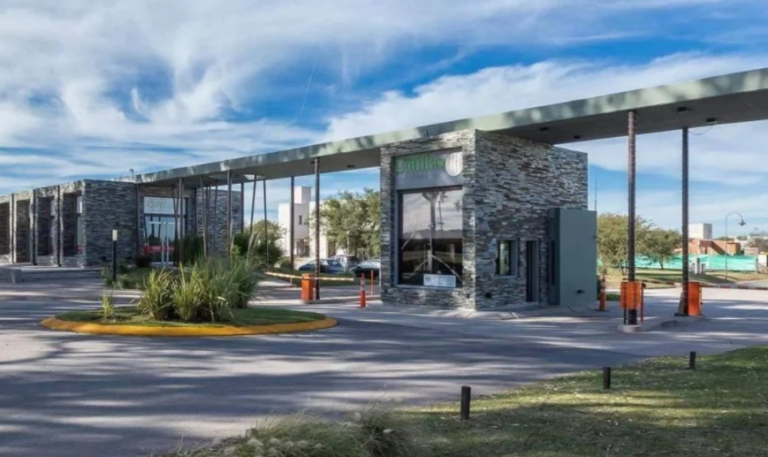 Golpe a un country de Malagueño: levantaron un piso para buscar dinero