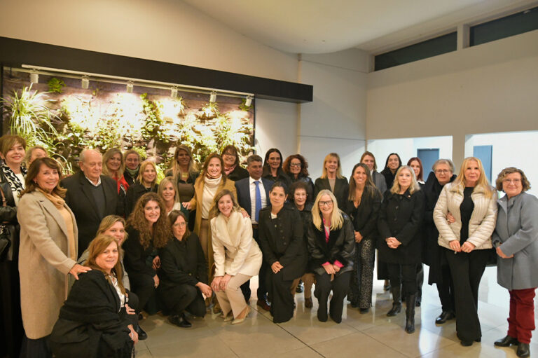 Prunotto participó en un encuentro de mujeres