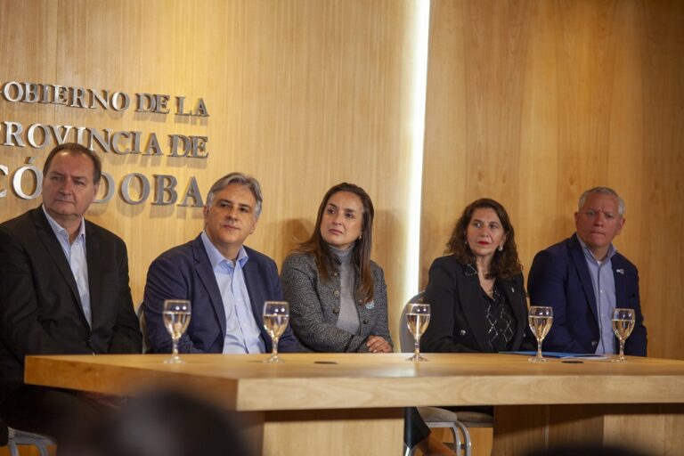 Prunotto y Llaryora en el Centro Cívico del Bicentenario