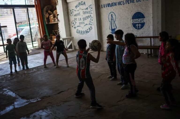 Según Unicef afirma bajó la pobreza infantil en Argentina en 2024