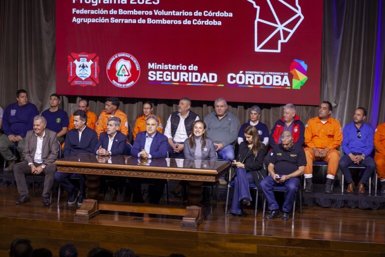 Prunotto en el acto de Bomberos Voluntarios