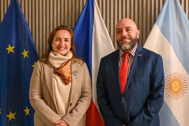 Prunotto con el cónsul de República Checa