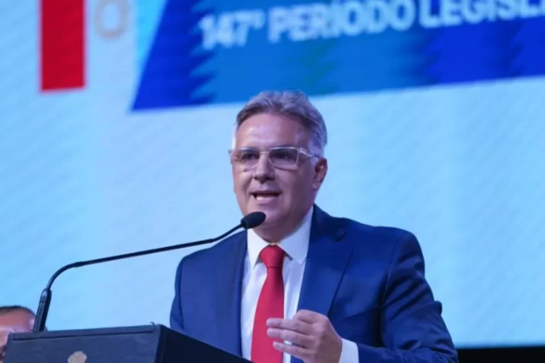 Llaryora anunció aumento para jubilados cordobeses