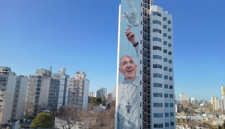 Inauguraron el mural más grande del mundo del Papa Francisco