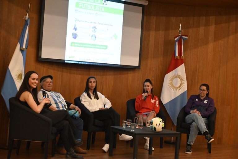 Reconocimiento a Betina Soriano, futbolista de la Selección Argentina y Belgrano