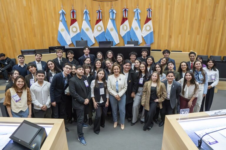 Simulacro parlamentario UNC reunió a estudiantes en la Legislatura de Córdoba