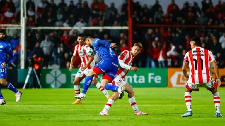Unión goleó a Instituto en Córdoba 