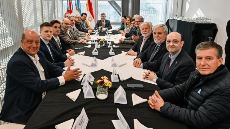 Javier Pretto se reunió con el Cuerpo Consular