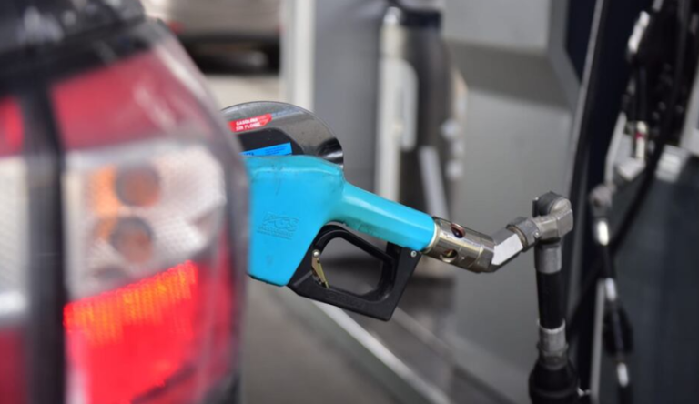 Aumento de combustibles en YPF 