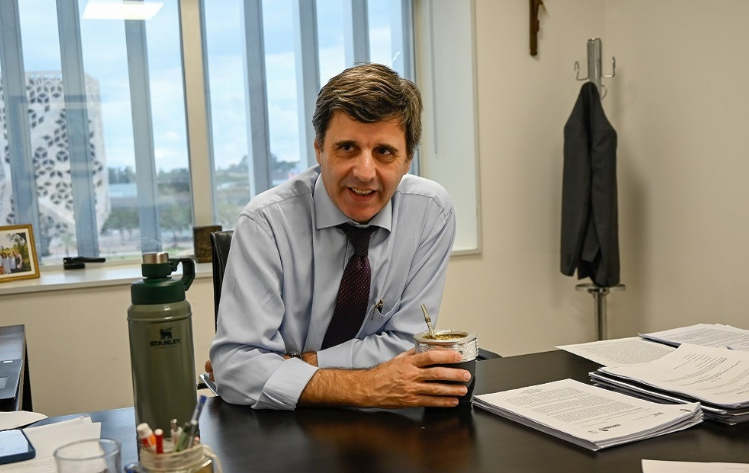 La política, entre el bisturí y la motosierra