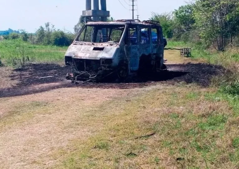 Hallan restos en camioneta quemada en la Autovía 19