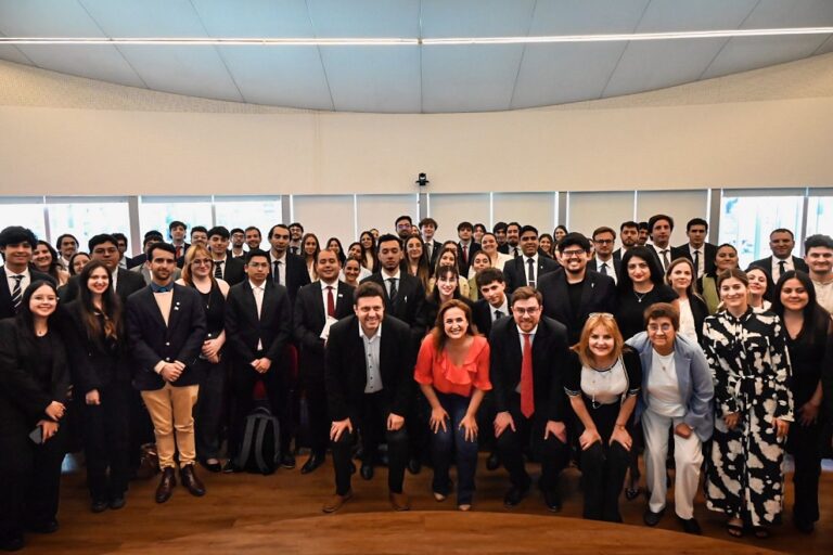 Se realizó en la Legislatura un encuentro de jóvenes con referentes de la política local