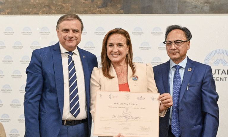 Prunotto recibió el galardón por Llaryora