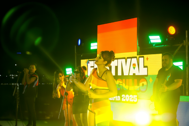 Villa María y Villa Nueva marcharon unidas por el Orgullo con la presencia en el escenario de Magalí Rosales