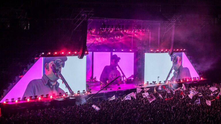 Reapareció el Indio Solari en un show de Los Fundamentalistas en La Plata