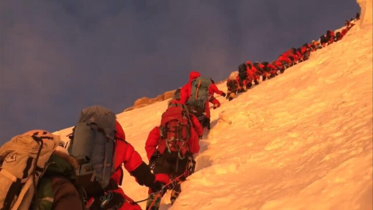 Los residuos ya superan al Monte Everest y se expanden por el Himalaya