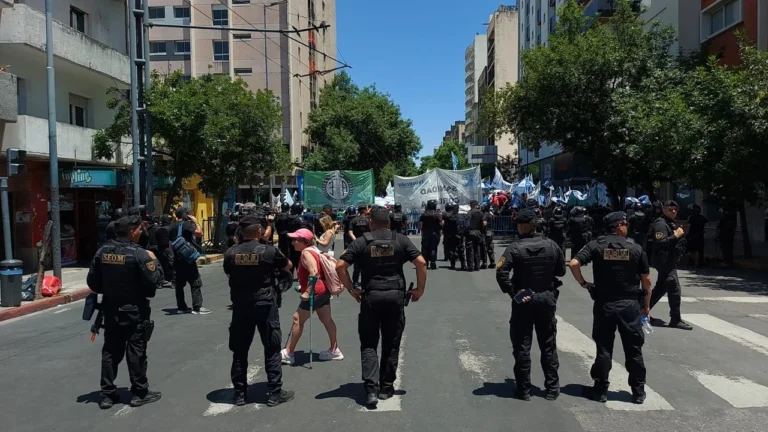 La CGT y los gremios coparon el centro de Córdoba contra la reforma laboral