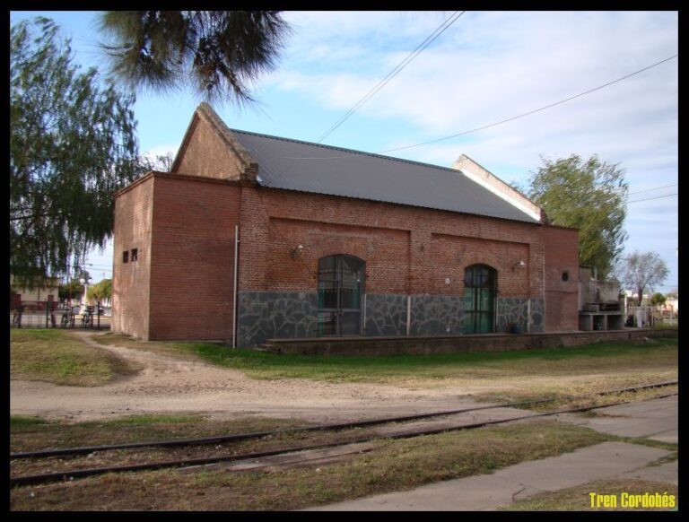 Choque entre un tren y un automóvil en Santiago Temple: no hubo heridos